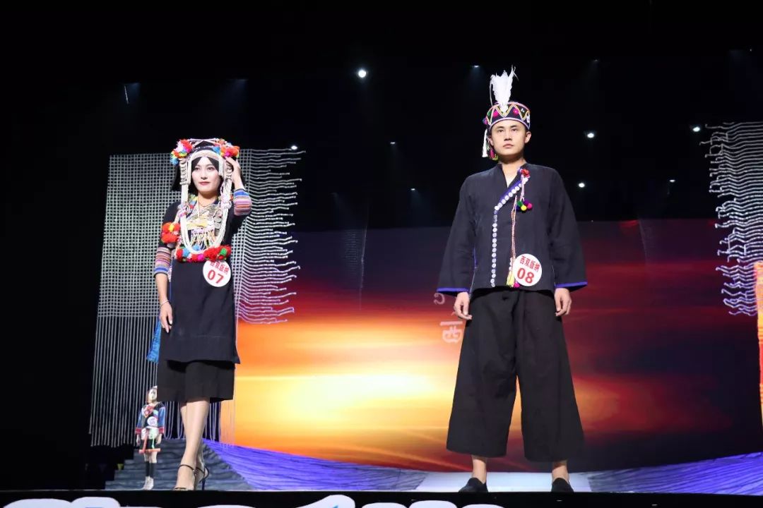 德宏五种少数民族服饰走秀音乐,云南少数民族服饰秀