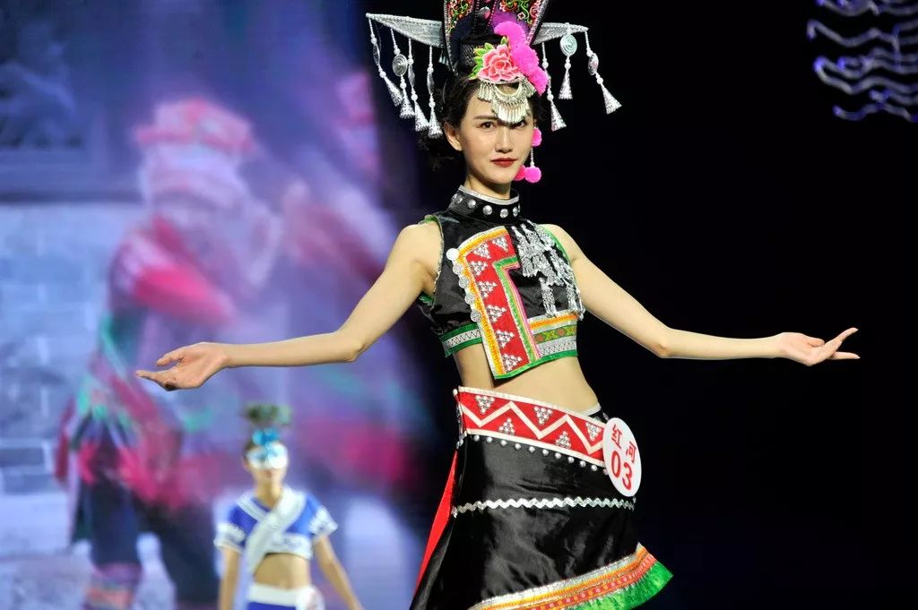 德宏五种少数民族服饰走秀音乐,云南少数民族服饰秀