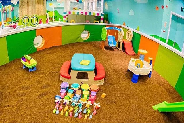 室内儿童游乐园非节假日,放假带小孩去的室内游乐场