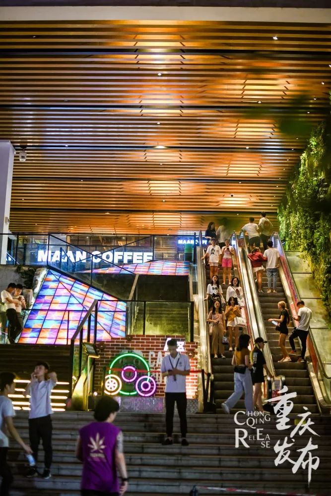 山城重庆夜晚如此宁静而美丽,夜晚的重庆格外迷人