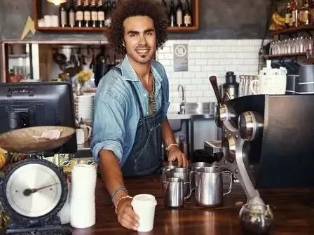 开咖啡店好招咖啡师吗,在咖啡馆工作