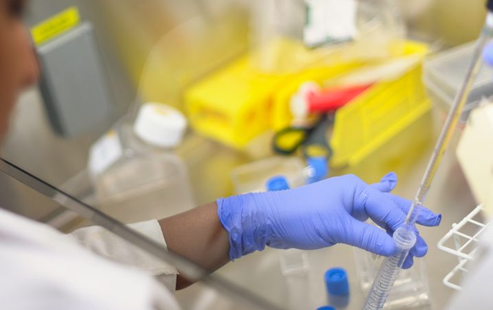 老人身上长肿瘤却被专家误诊后续,脖子长疙瘩医生说是恶性的