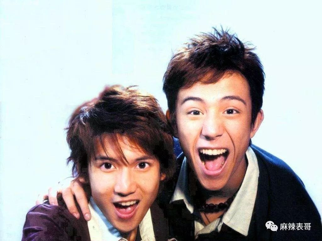 劈腿粉丝生子,刚结婚就被爆脚踩5条船,这…