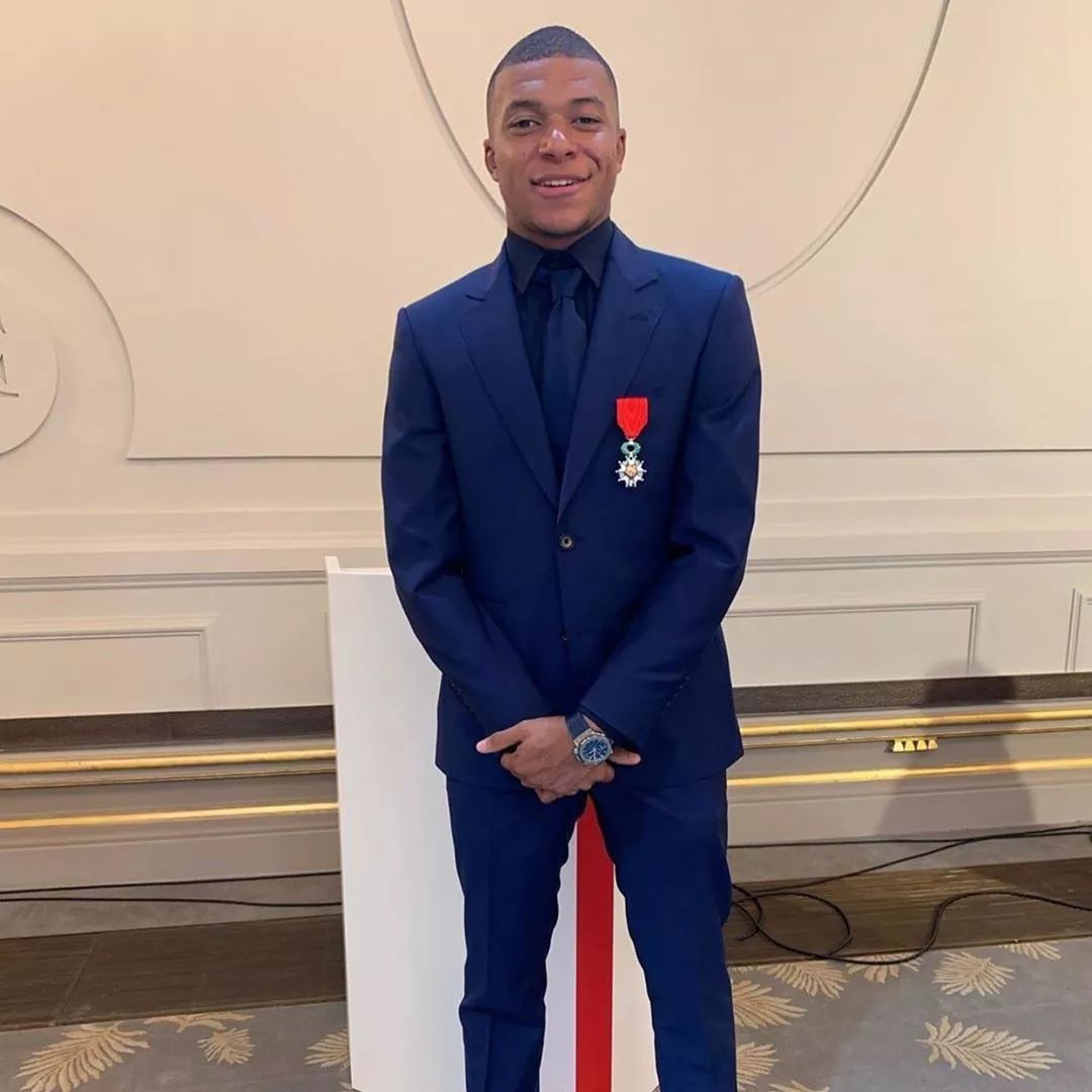 19岁拿世界杯冠军,19岁拿世界杯冠军的球员