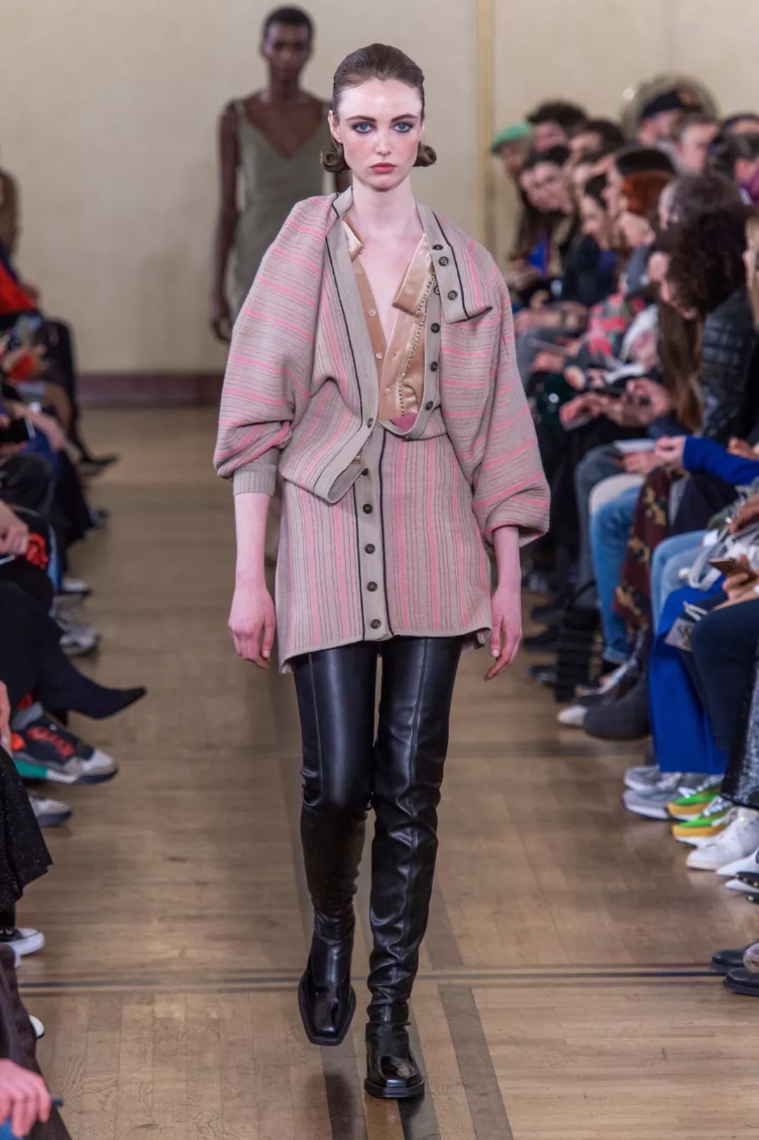 21年秋冬女装流行趋势,21年秋冬女装流行色