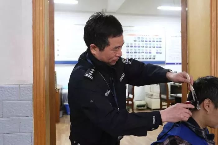 八一特刊老部队,八一特刊不忘当年军旅志