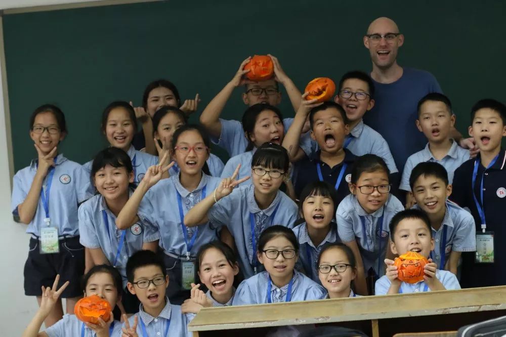 DAY7恰十年，夏令营乘风破浪；正青春，愿少年扬帆远航——杭州师范大学东城教育集团第十届夏令营闭营仪式