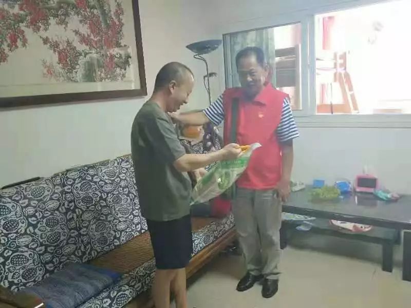 热闹过年绘画,社区组织的绘画活动