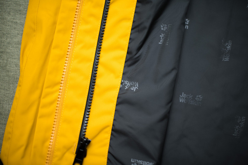 性价比高的防水超薄冲锋衣评测,狼爪防风防水冲锋衣