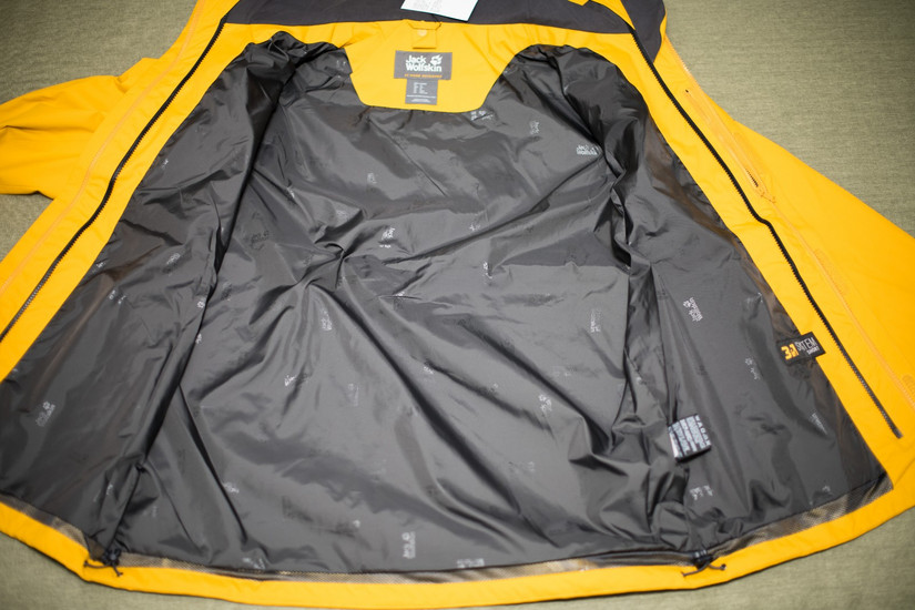 冲锋衣透气防水最好的是哪一款,2024年最火的冲锋衣防水防风透气