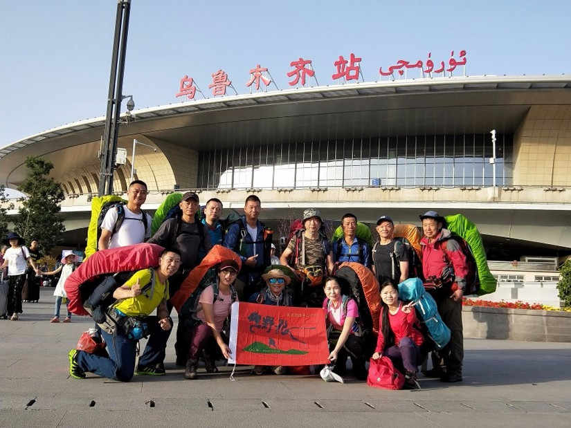 雪峰冰川雪莲草甸十分的激动八分憾——2019年7月环博格达纪实