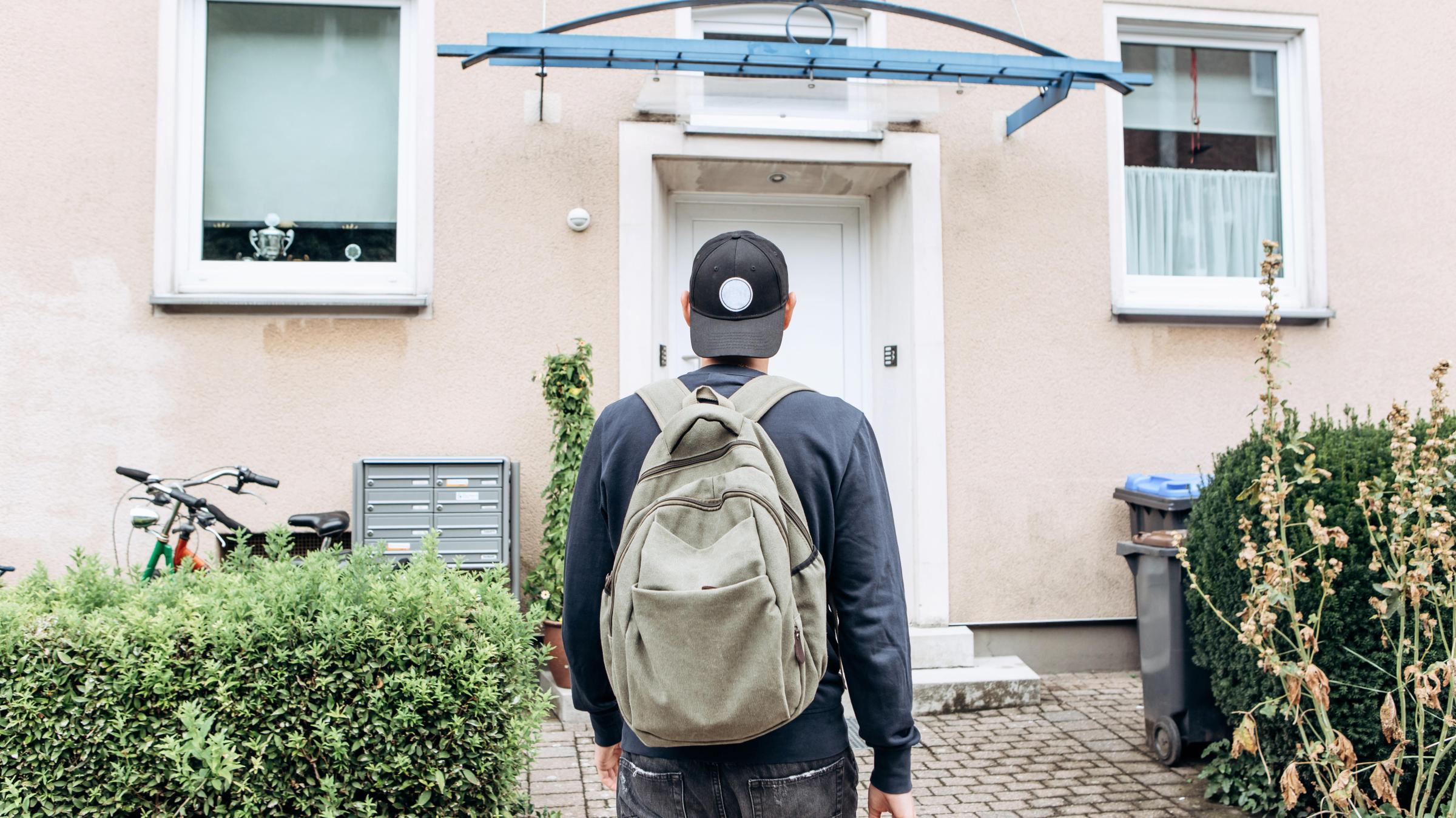 英式啃老？英国四分之一年轻人和爸妈同住预计40岁才能买房