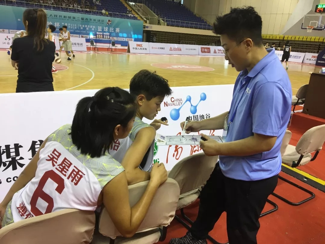 把爱藏进篮球里,把爱藏在无人触及的角落