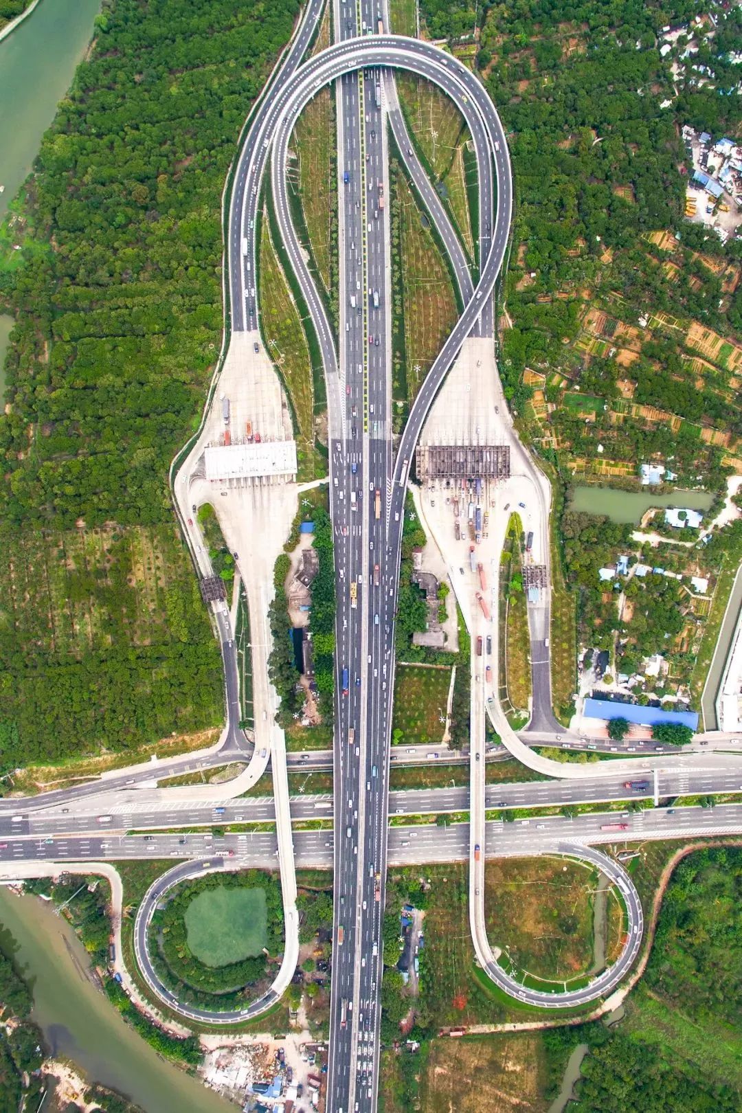 立交桥和高架桥哪个好用,交子立交桥