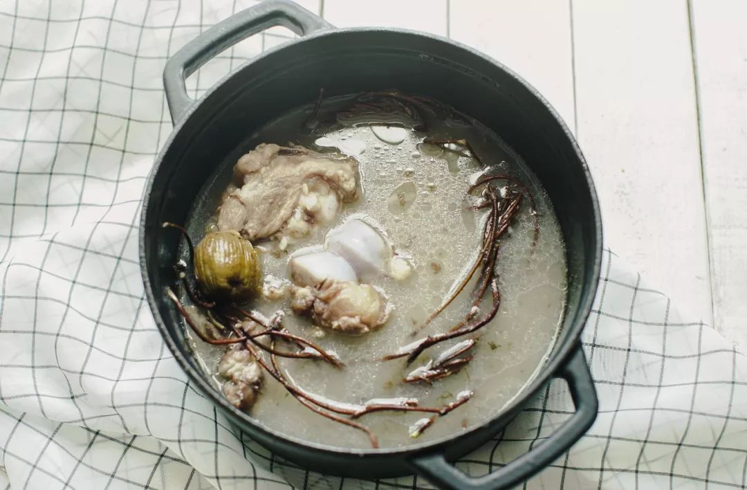 空调房喝什么汤好,夏天在空调房喝什么汤