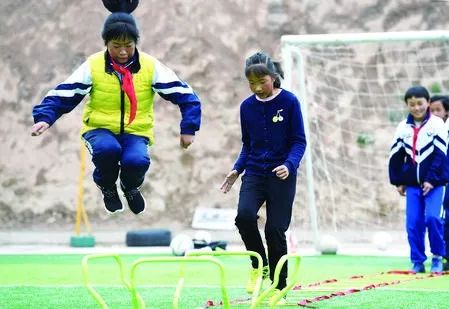 山里娃的足球梦,山村女娃和她们的足球梦