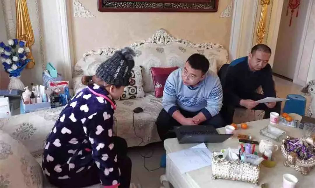 1999年生的他，编写聊天“话术”剧本专挑“宝妈”微商下手|今晚九点半