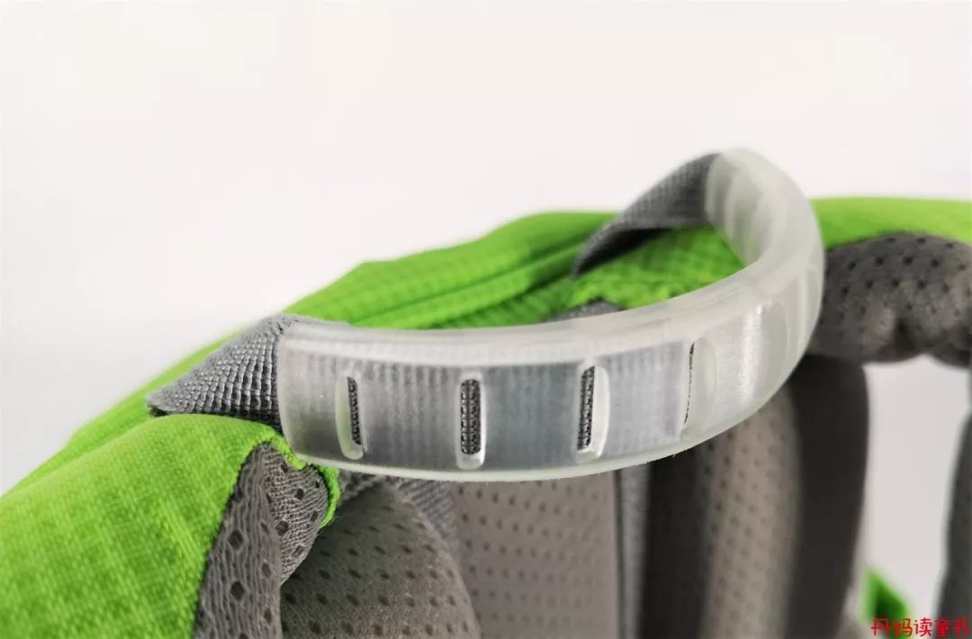 背书包驼背怎么纠正,小孩背书包导致驼背怎么矫正