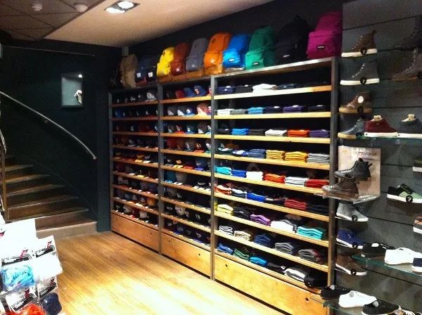 巴黎买潮鞋,寻潮专卖店