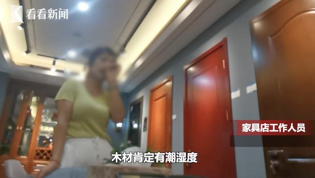 吓出冷汗!家中深夜常有异响女子一看卧室门上竟被凿出4个洞