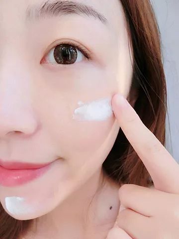 用它洗脸，脏东西自己浮出来，比做10次面膜还管用！丨开团