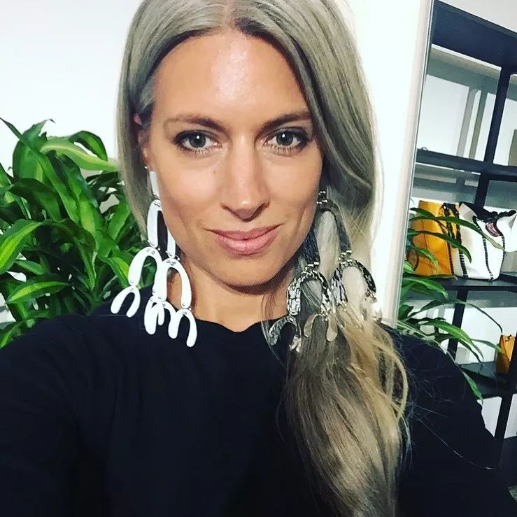 想和任何人都保持距离,想跟一个人保持距离