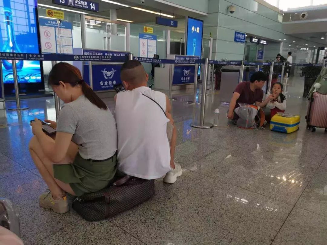 昌北机场凌晨跑道关闭时间,昌北机场最近的新闻