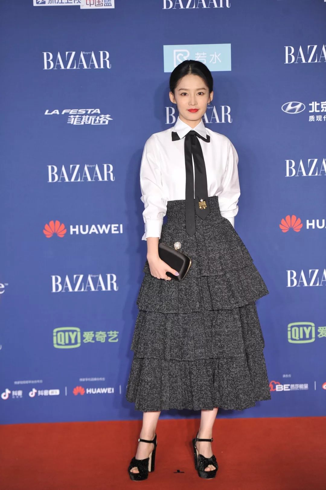 雎晓雯周冬雨吹泡泡,雎晓雯吹泡泡周冬雨