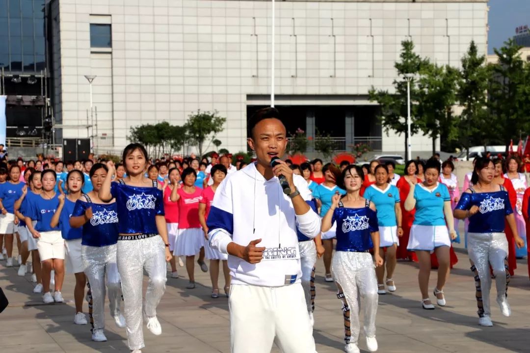 莒县千人同跳一支舞,山东莒县青春快闪