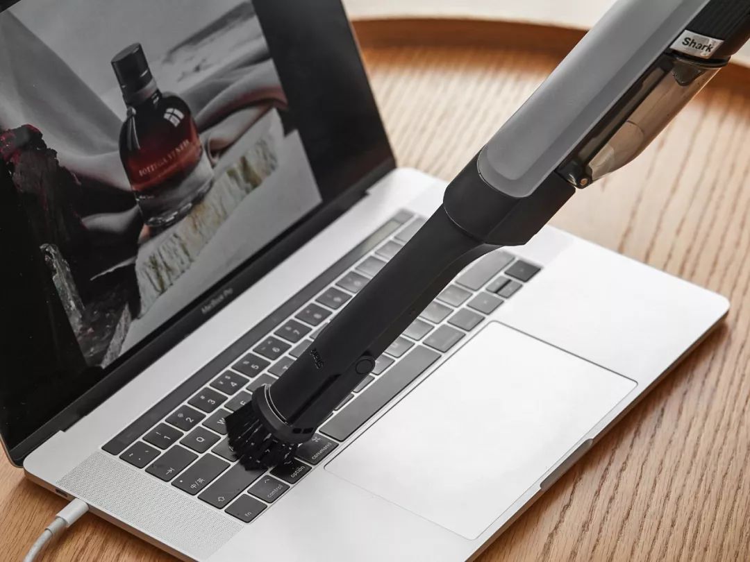 这个吸尘器超轻、迷你、吸力强,哪都能吸丨界界好物馆