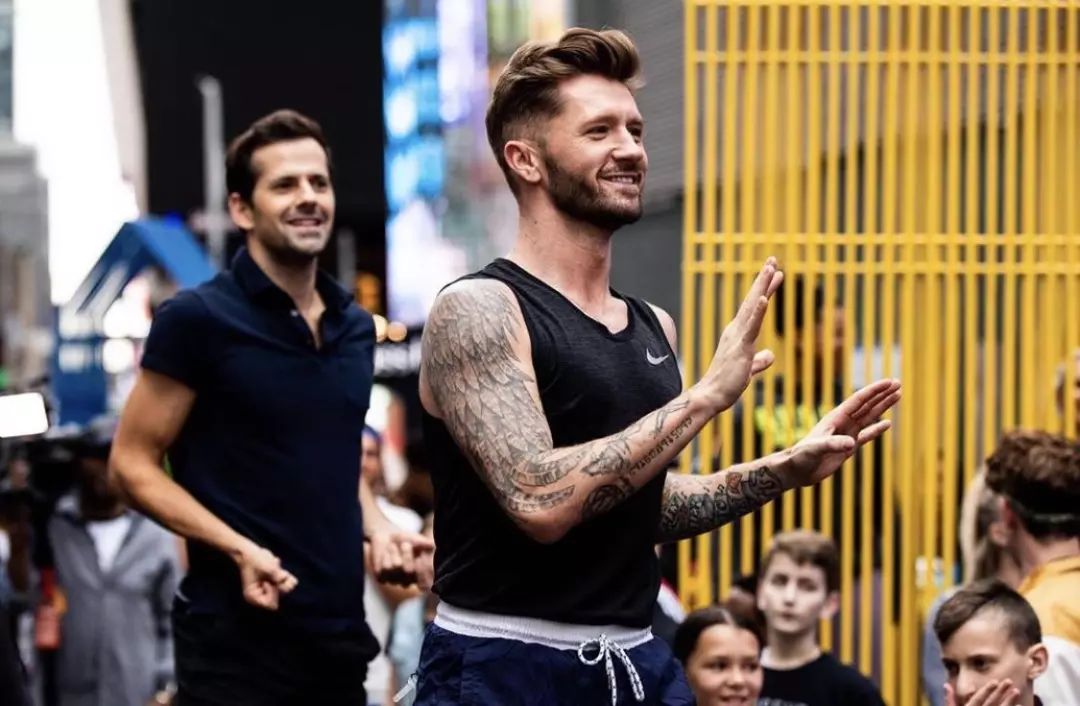 乔治小王子闹脾气视频,乔治小王子被吓哭