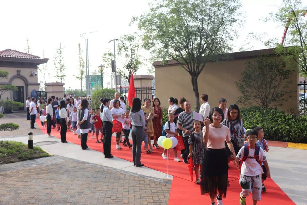 开学啦撒贝宁,开学啦手势舞完整版3分钟