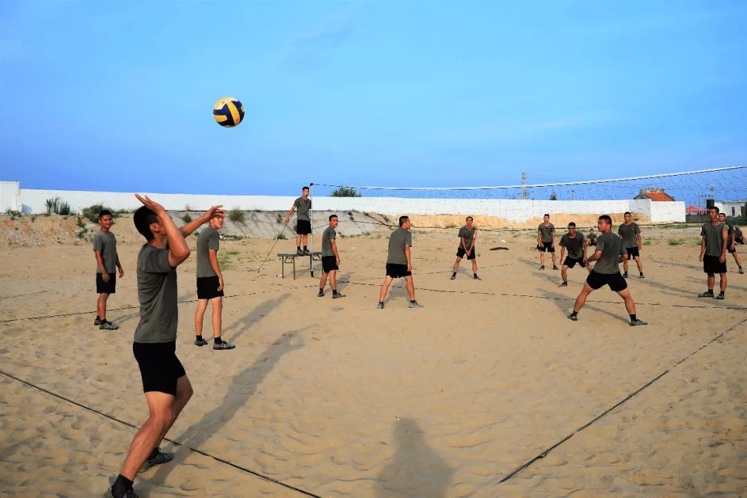 沙滩足球怎么踢,沙滩足球踢头