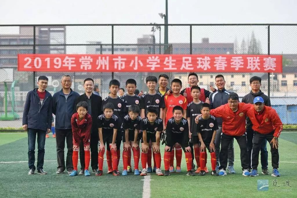 常经开“穆里尼奥”，校园足球点燃学子们的绿茵梦！