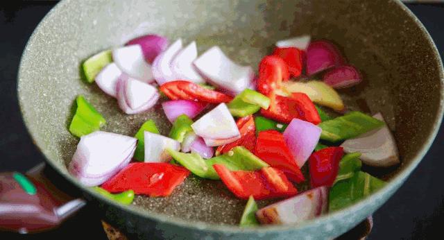 涂层不粘锅怎么开锅养锅,不粘锅的养锅方法