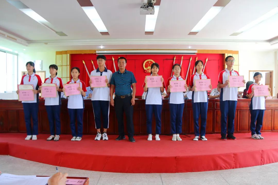 华城，百万奖师生，“五心”抓教育！