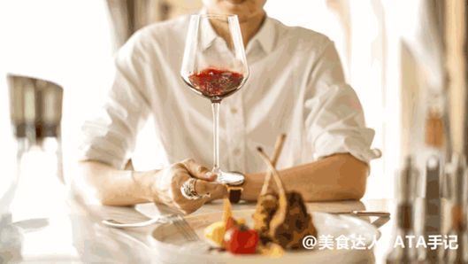 「看过来」懂的吃，舍得穿！拥有银联卡的生活就是这么美好