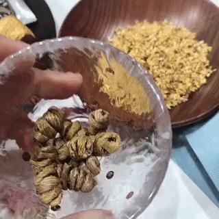 人间富贵花的颜值变化,被人夸人间富贵花回复什么更美