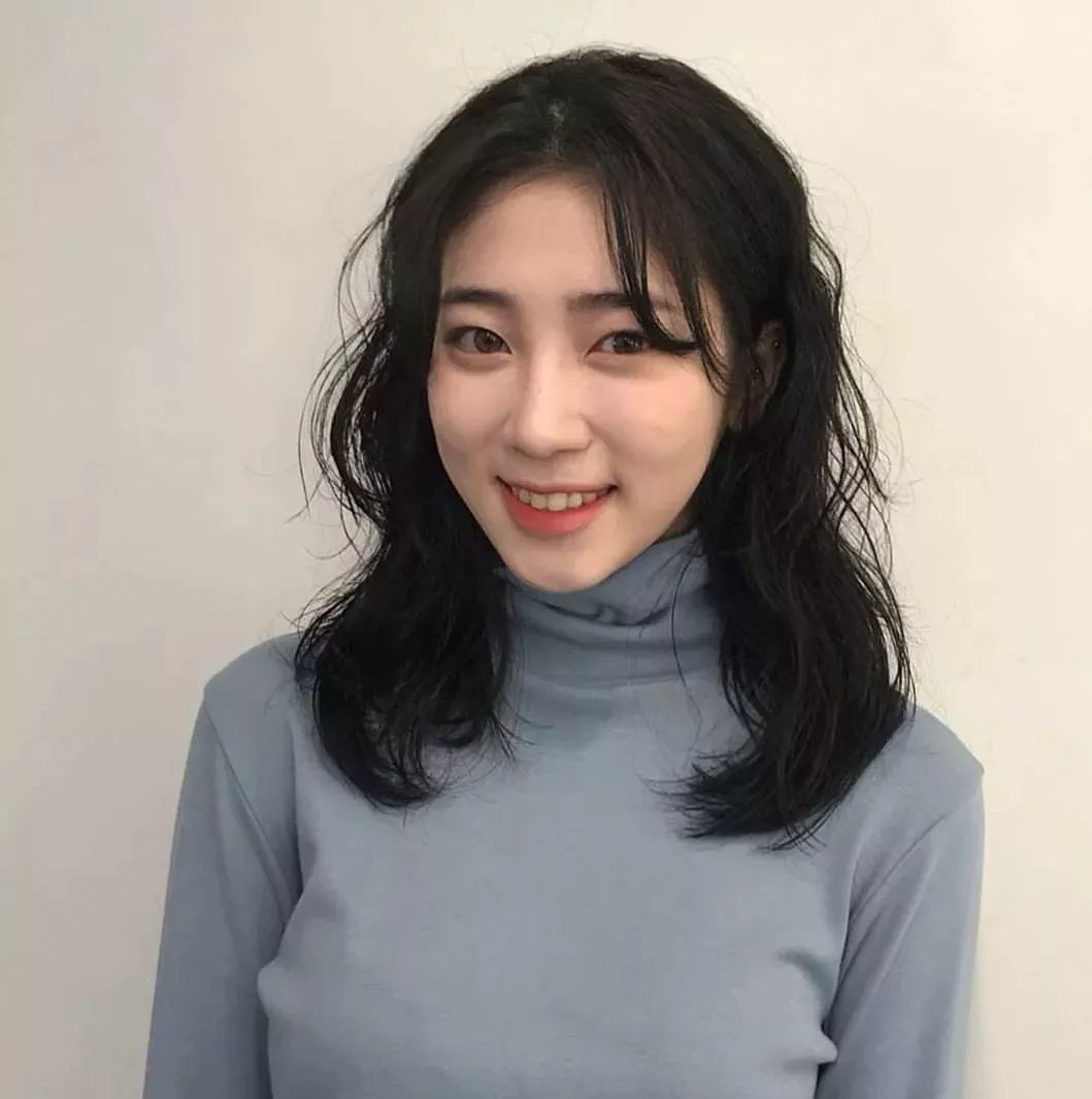 四款专属秋冬的慵懒发型,秋冬新款慵懒风宽松温柔