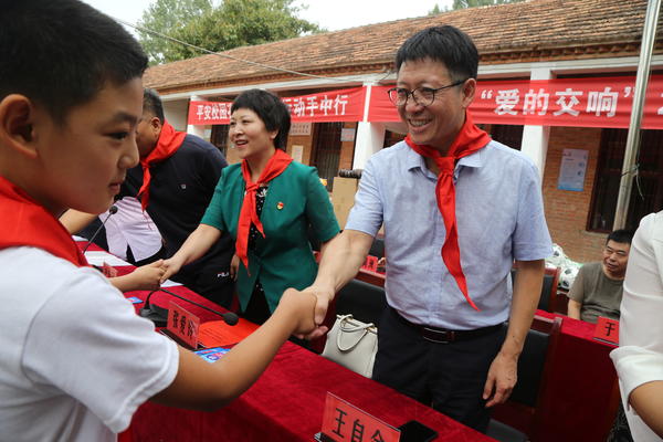 大河“爱的交响”助学活动走进周口，情暖偏僻学校师生