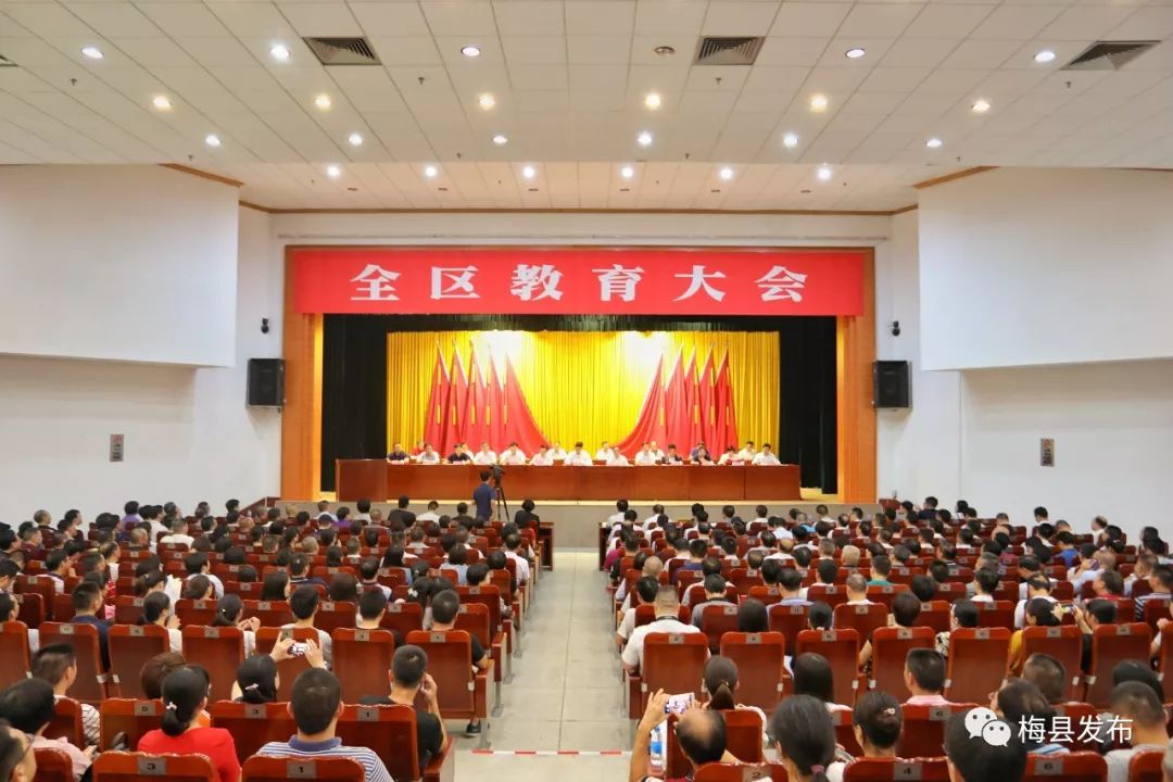 先进事迹展板图片,先进事迹展板