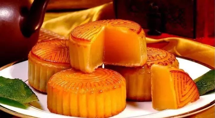 中秋节各地吃月饼习俗,中秋节吃月饼吃螃蟹