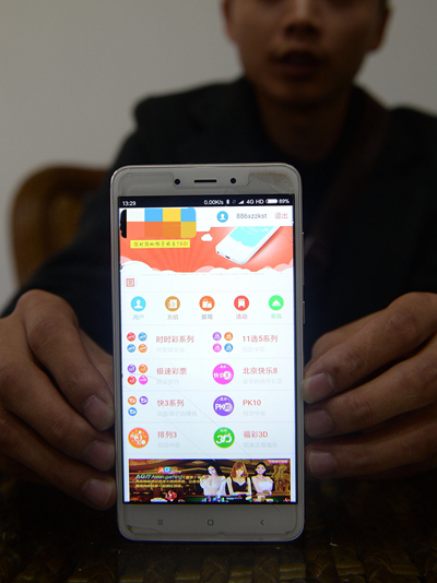 老父打工帮27岁儿子还网贷：不敢显老怕老板辞退我