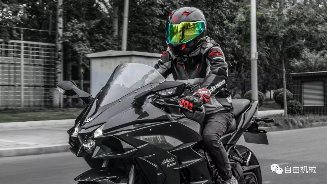 售价不到两千的国产碳纤盔，AVAX-Helmet开箱体验丨把玩