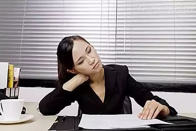 脖子睡觉落枕了怎么最快恢复视频,落枕要怎样的睡觉姿势有助于恢复