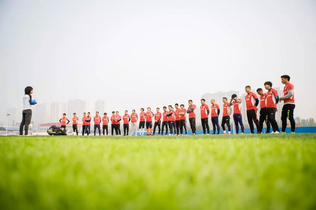 鲁能足校的青训模式,一群门外汉