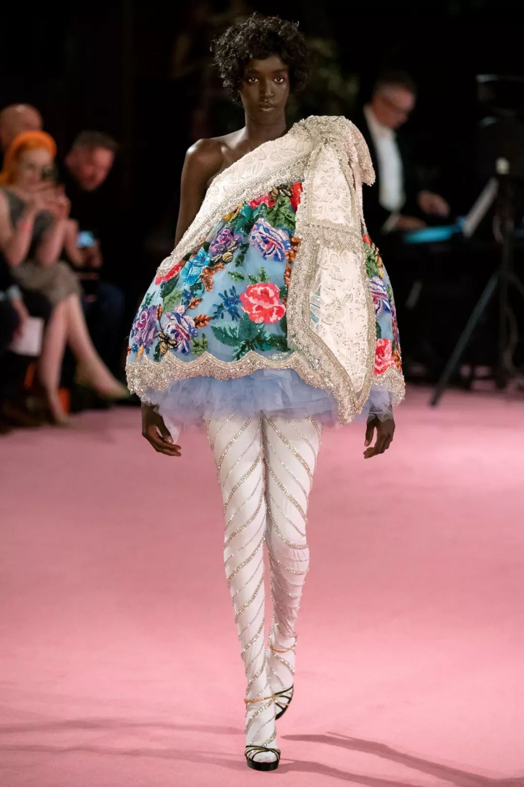 伦敦时装周为什么那么奇葩,伦敦时装秀争议