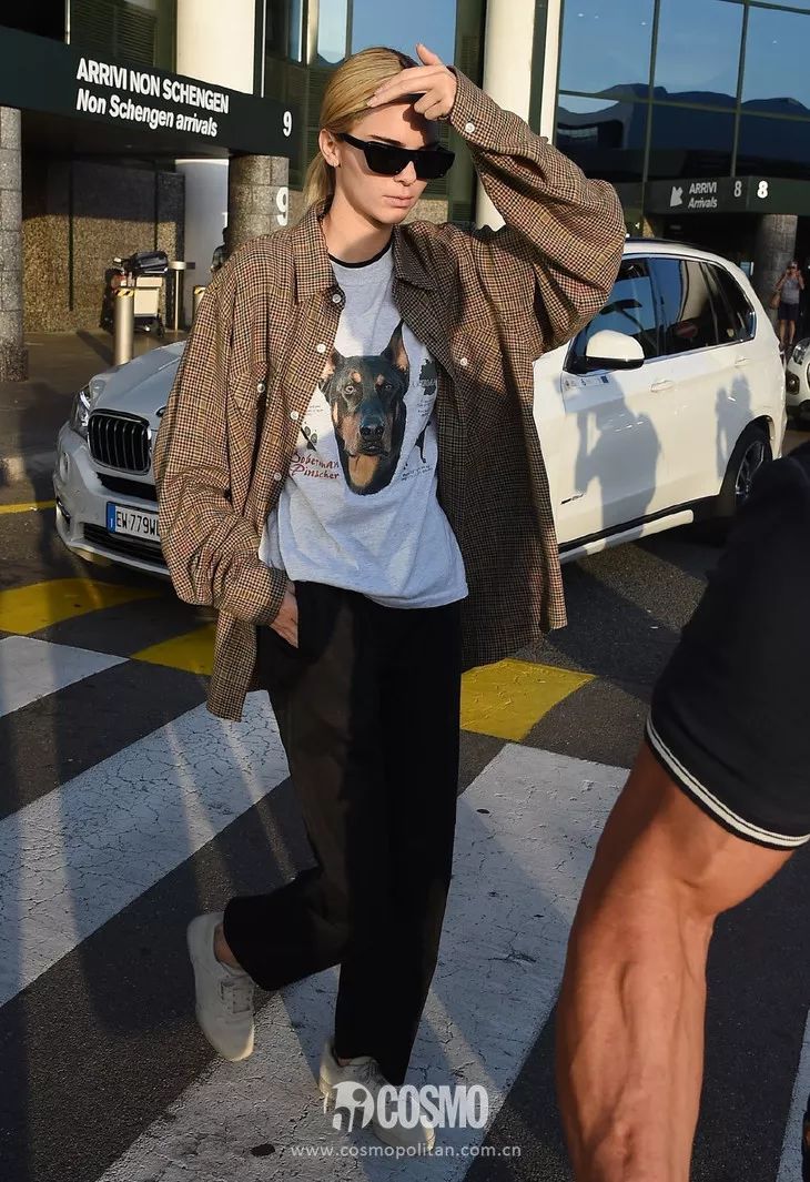 泫雅争议,泫雅掀短袖引起争议