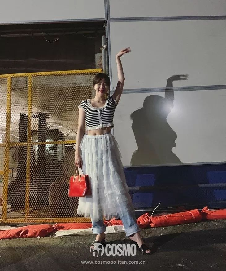 泫雅争议,泫雅掀短袖引起争议