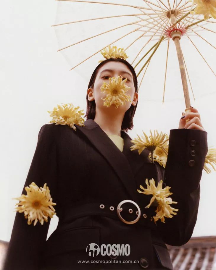 泫雅争议,泫雅掀短袖引起争议